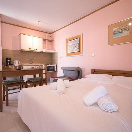 Tiny Studio Marousi Area Apartment Atena Exterior foto