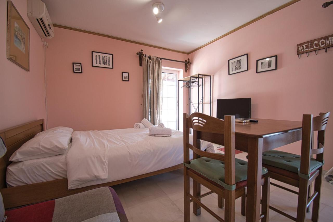Tiny Studio Marousi Area Apartment Atena Exterior foto